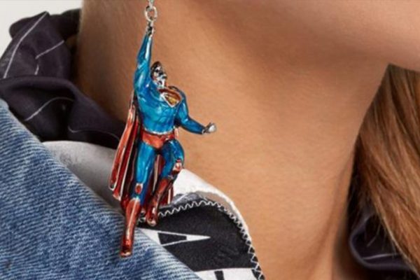 Batman y Superman son los protagonistas de estos aretes que toda chica amante de los cómics deseará tener