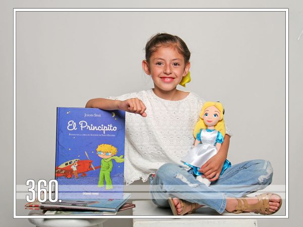 ¿Estás listo para conocer a Ivanna, nuestra nueva Booktuber?