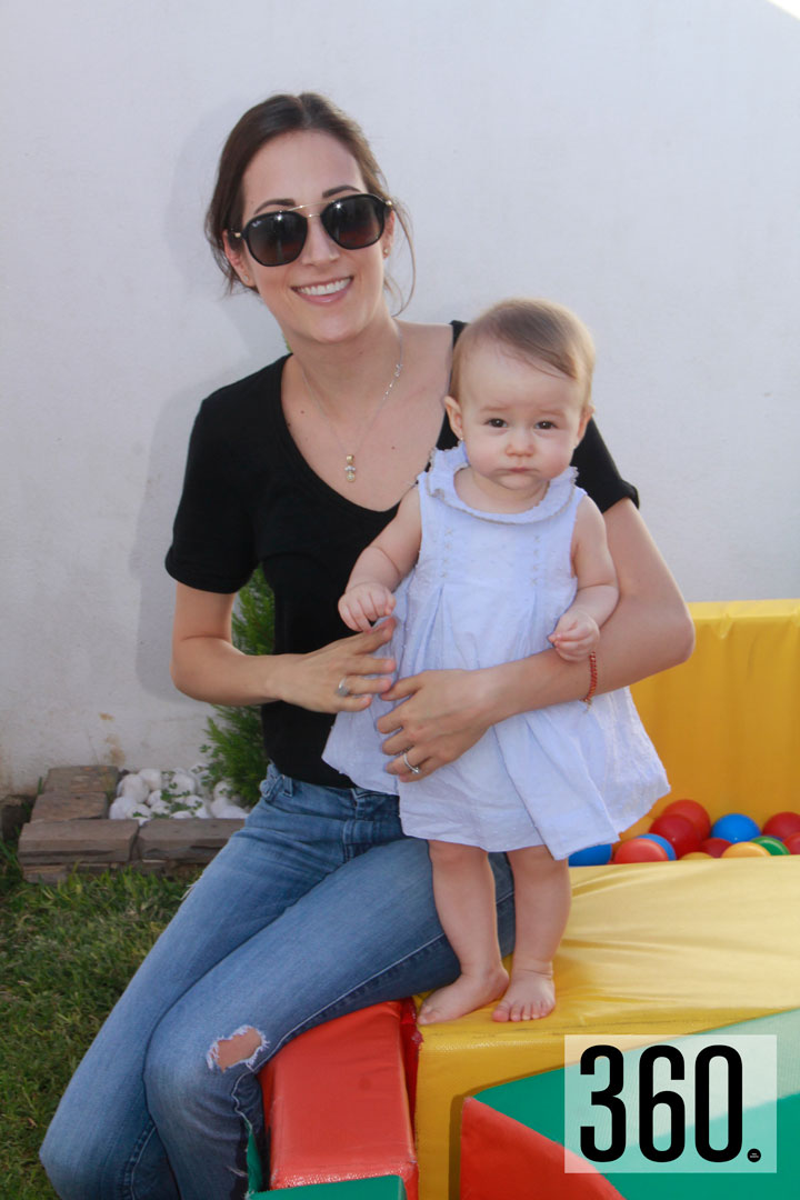 Con una divertida fiesta y colorida al estilo de su heroína favorita “Anna de Arendelle”, María Paulina Aguirre Fuentes, celebró su segundo aniversario Paulina de la Garza y Paulina Arzipe.