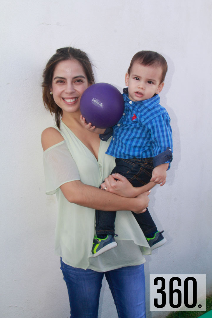 Con una divertida fiesta y colorida al estilo de su heroína favorita “Anna de Arendelle”, María Paulina Aguirre Fuentes, celebró su segundo aniversario Ana Karen Valenzuela con su bebé René Adrián Moreira.