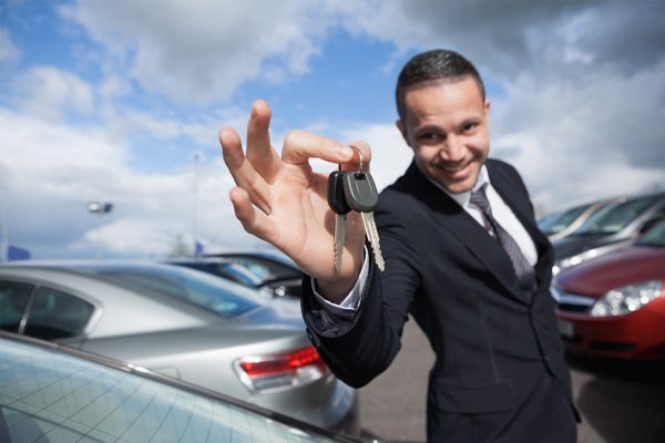 ¿Qué debo saber antes de vender mi auto?