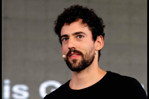 El actor condenó las declaraciones del boxeador Darío Larralde sobre la comunidad LGBT