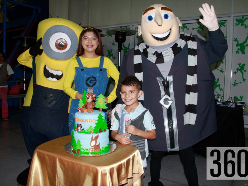 Armando Villaseñor Guerra con una fantástica fiesta al estilo del “Lobo” celebró su quinto aniversario.