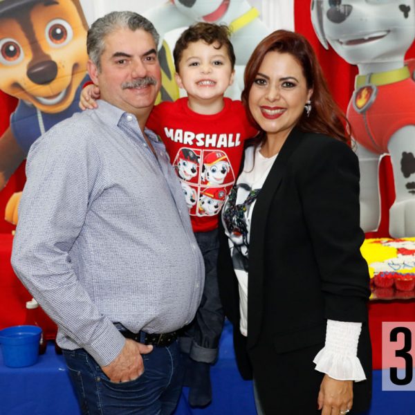 Daniel González, Daniel González e Itzel Villegas de González.