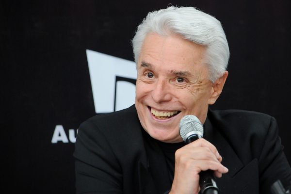 Enrique Guzmán no ha participado en una obra de teatro desde hace diez años
