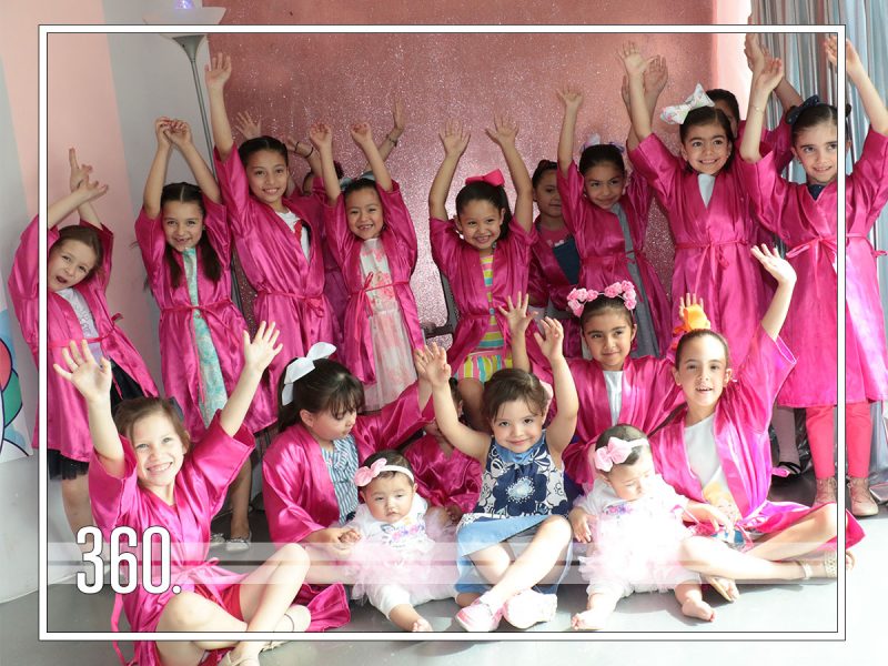 FESTEJA SUS 7 AÑOS CON AMIGAS