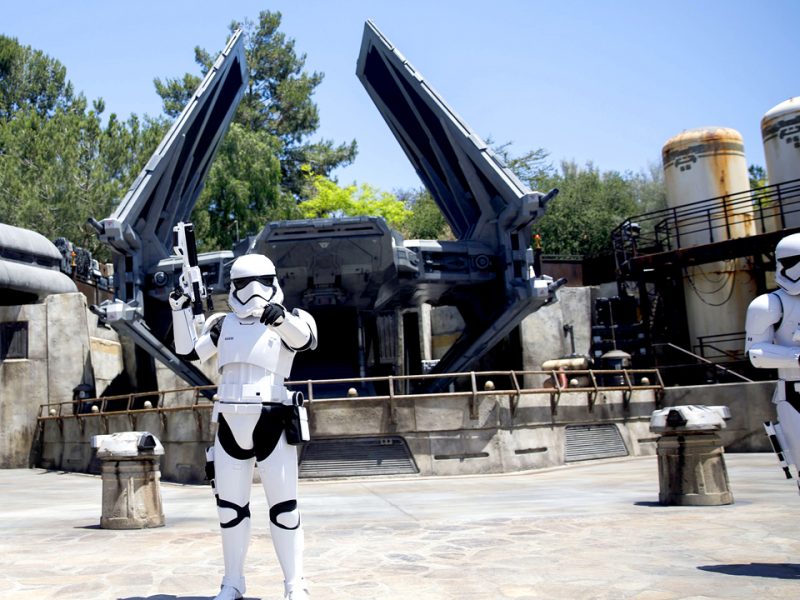 El primer parque temático de Star Wars en Disneyland se inauguró este fin de semana; ¡anímate a vivir la aventura!