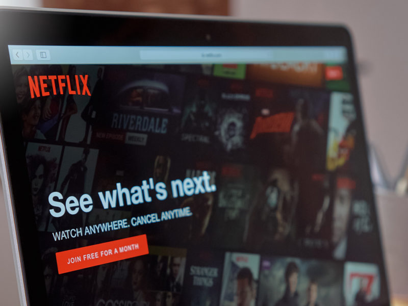 La ONG Truth Initiative se encargó de hacer un estudio sobre la presencia del cigarro en las series de Netflix y encontró una alta presencia en series para público joven como "Stranger Things"