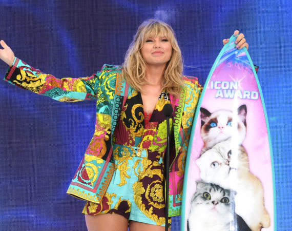 La cantante Taylor Swift lanzará su álbum "Lover" el próximo 23 de agosto, que incluirá 18 temas, cuatro ediciones deluxe e incluso se habla de colaboraciones con Katy Perry y Ariana Grande.