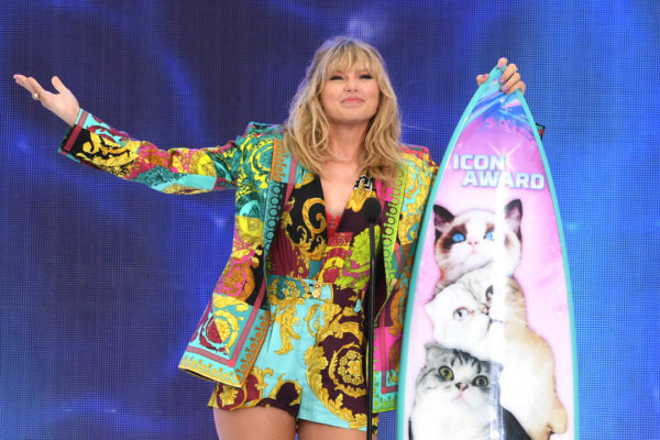 La cantante Taylor Swift lanzará su álbum "Lover" el próximo 23 de agosto, que incluirá 18 temas, cuatro ediciones deluxe e incluso se habla de colaboraciones con Katy Perry y Ariana Grande.