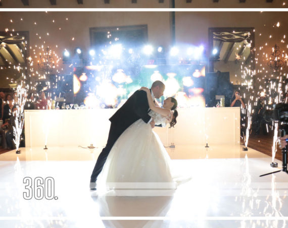 Siria José Cano y Gerardo Escudero García unieron sus vidas en matrimonio el sábado 3 de agosto, primero fue de manera espiritual en presencia de Dios en el templo de San Juan Nepomuceno donde pronunciaron sus votos de amor.