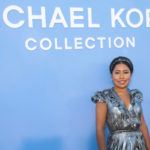La actriz fue vista con Nicole Kidman y Kate Hudson, y lució un look espectacular de la firma Michael Kors.