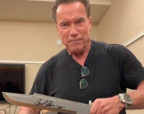 Arnold cuchillo Rambo Stallone