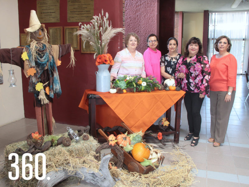Magüe Dávila de Vera, Esperanza Guevara de Serna, Norma Pedraza, Elsa María Meneses y Charis Oyervides.