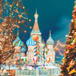 ¿Ya conoces estas tradiciones navideñas? Hay algo que todos disfrutamos en esta época: la comida, los abrazos de los seres queridos y las tradiciones. En cada rincón del mundo se viven diferentes formas de festejar y aquí te las presentamos.
