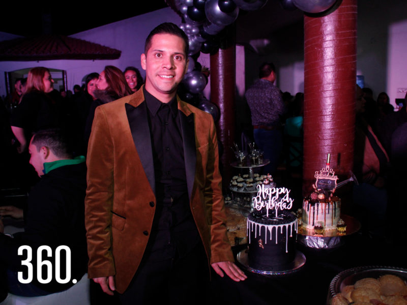 Leonardo López celebró sus 28 años con una gran “Disco Party”, en la palapa en Ramos Arizpe.