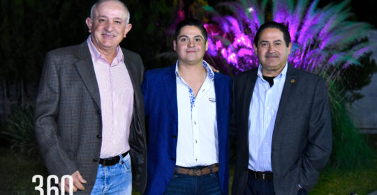 Eduardo Villarreal Montesinos con su papá Horacio Humberto Villarreal y su suegro Ariel Coss Valdés.