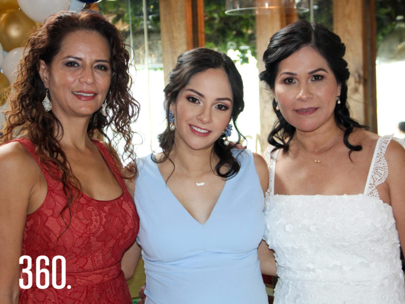 Melisa con su suegra y madre, Claudia Gracida y Betty Jurado.