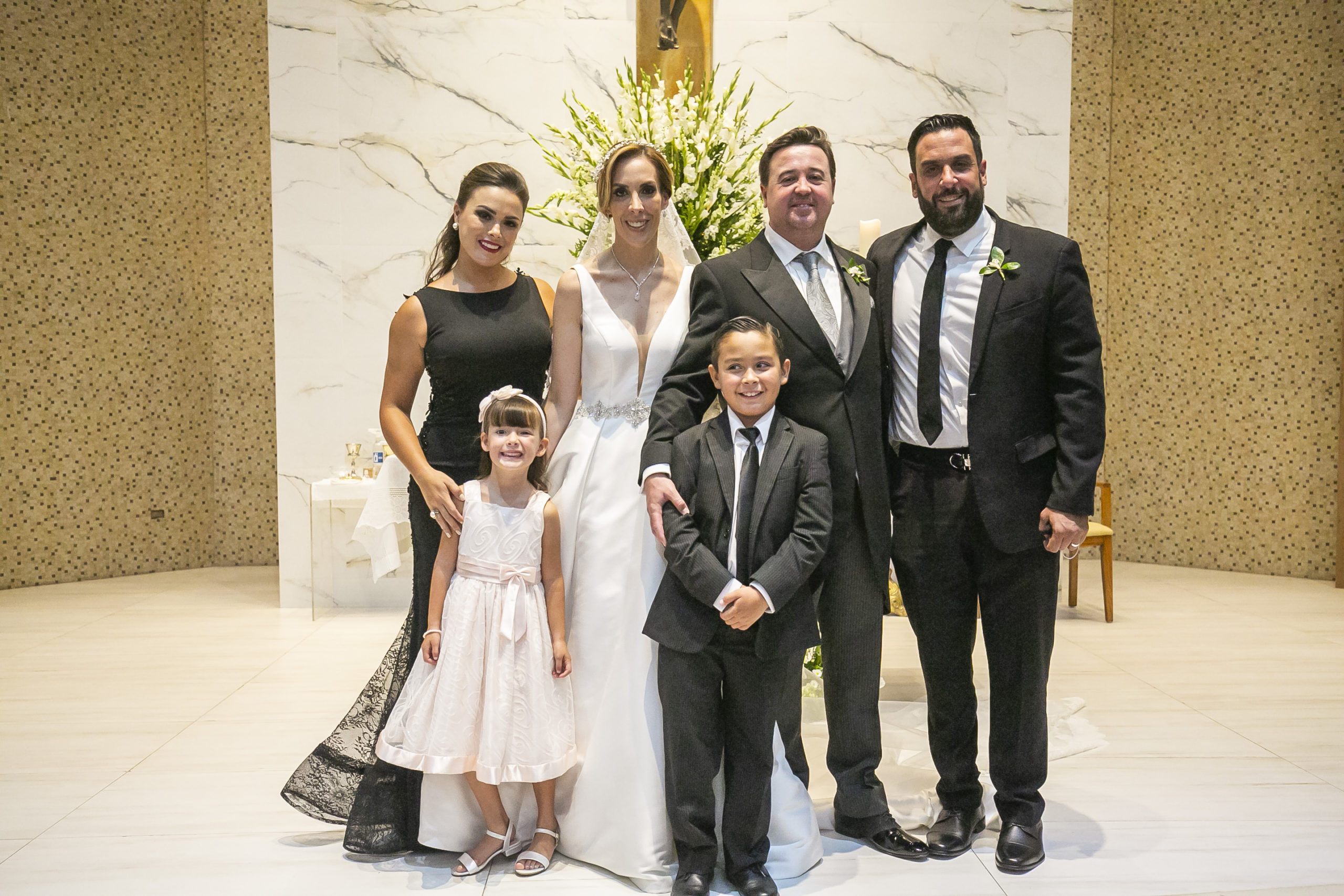 Lesly Dewey de Cepeda, Valentina y Román Cepeda Dewey, los novios y Román Cepeda Amezcua.