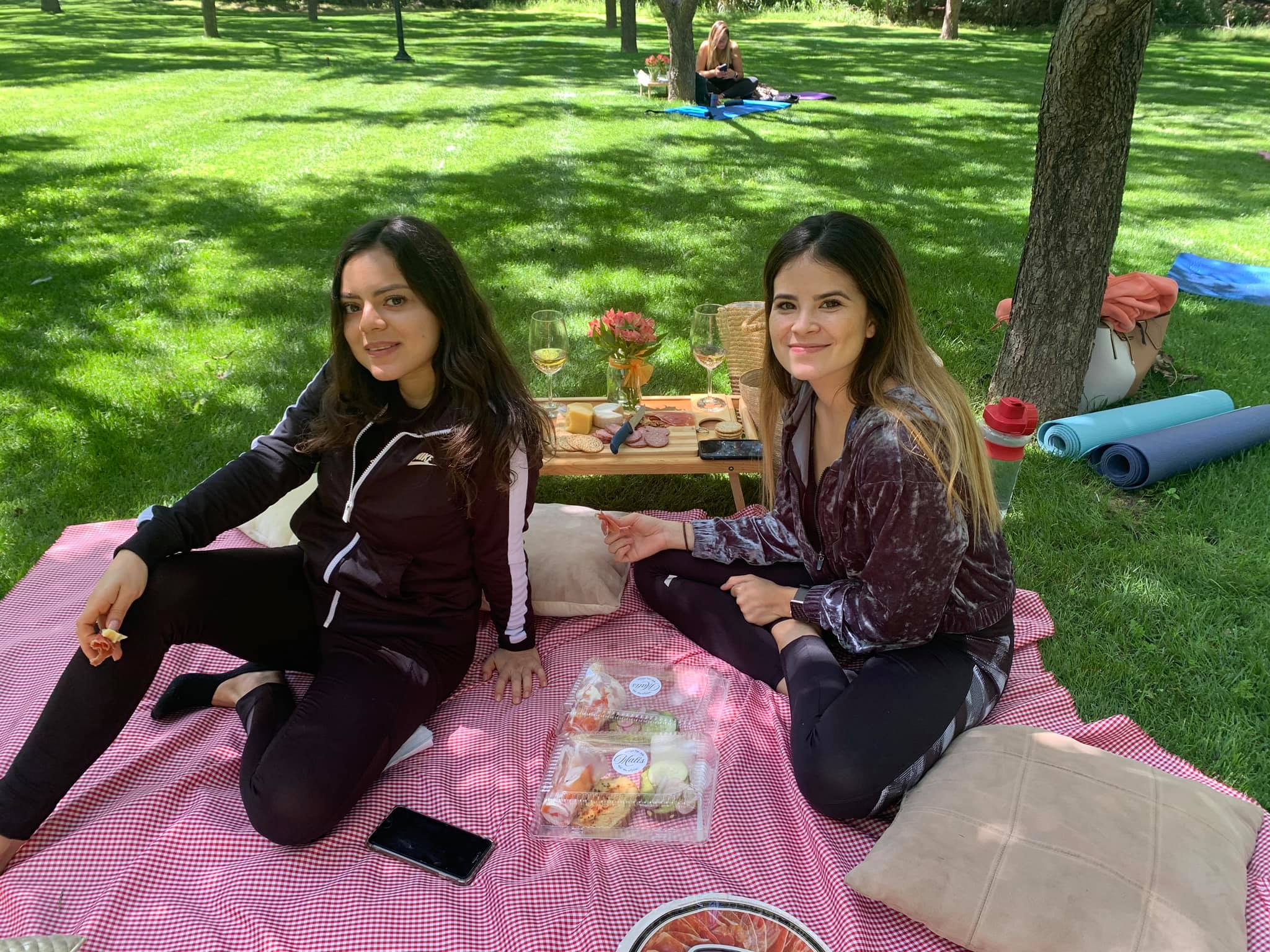 Deborah Avilés y Rosa María Rodríguez.