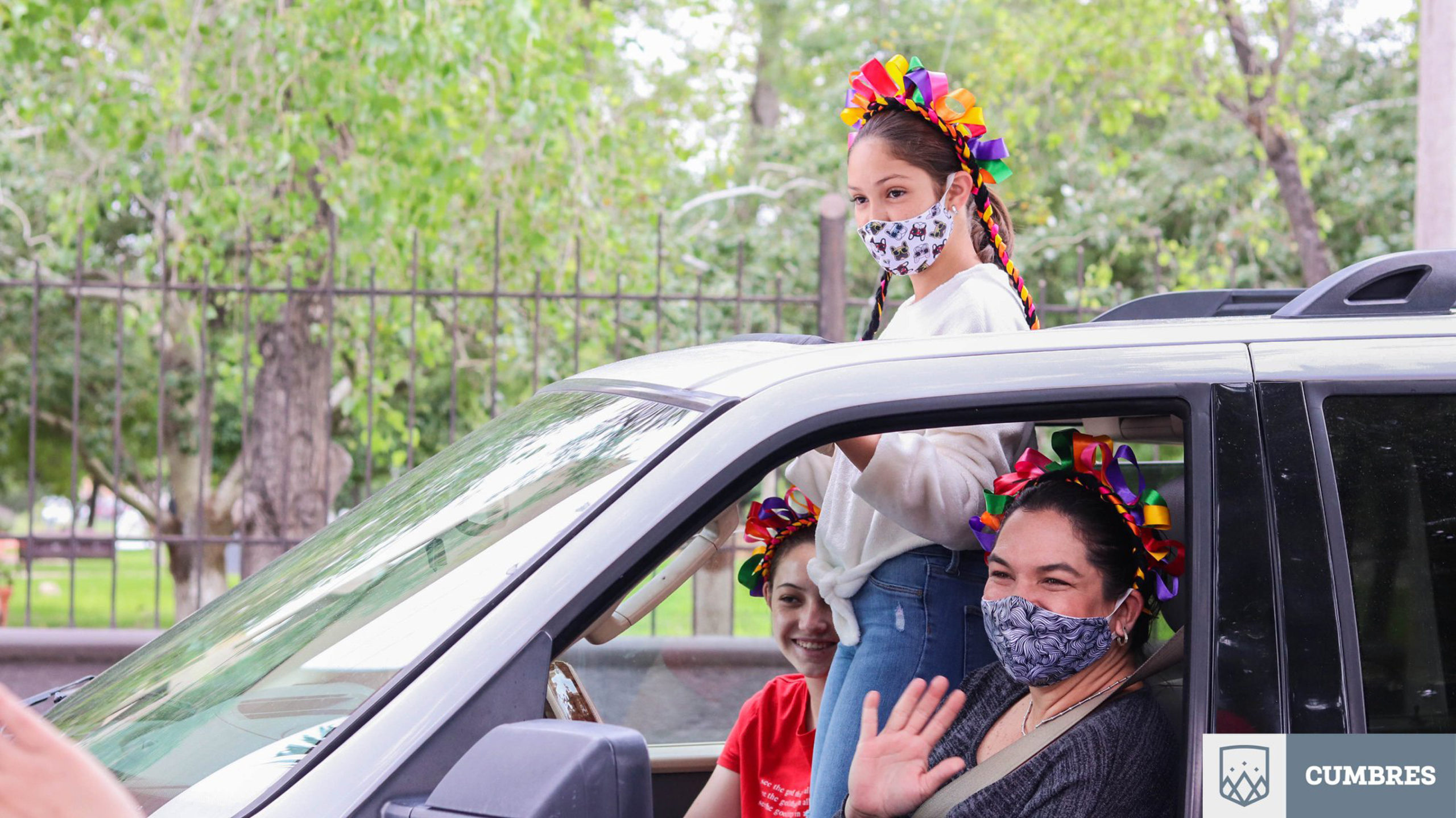 Ana Sofía José de Garza y Sofía y Paulina Garza.