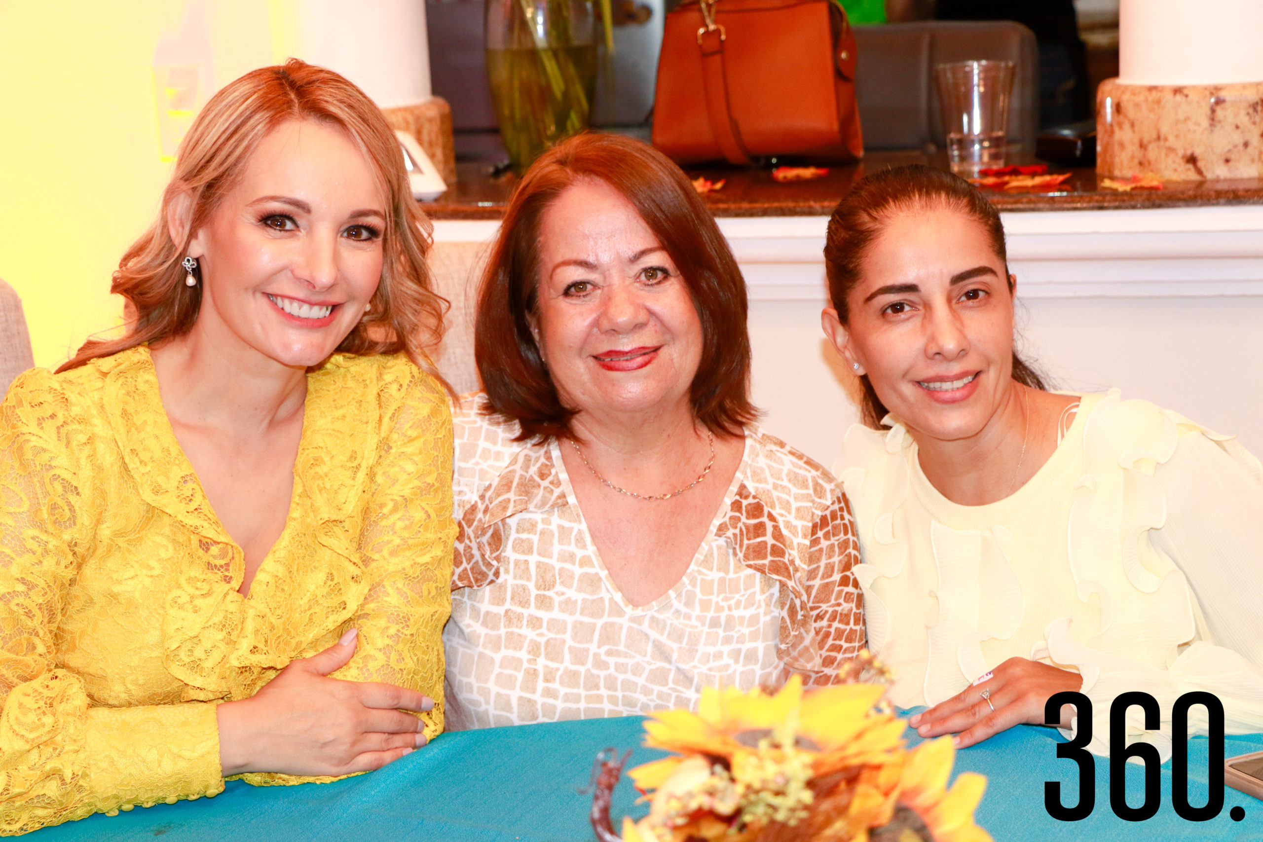 Lorena de los Santos, Rebeca Bonilla y Erika de Favila.