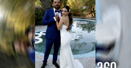Boda Elva y Christian Recepción de la boda de María Elva Puente Valdés y Christian Berlanga Villalobos en la huerta “La Acequia”, en Arteaga Coahuila. María Elva Puente Valdés y Christian Berlanga Villalobos Papás novia Alejandro Puente Saldaña y Elva Valdés Flores Papás novio Martha Hilda Villalobos Cibrian y Octavio de Jesús Berlanga Reyes María Elva Puente Valdés y Christian Berlanga Villalobos, celebraron su enlace matrimonial, ante el oficial del registro civil #21, Alejandro Treviño Aguirre, en la ceremonia realizada en el Pueblo Mágico de Arteaga, los contrayentes se comprometieron a cumplir los derechos y responsabilidades de acuerdo a la ley civil vigente en nuestro estado, la tarde del sábado 10 de octubre. Atestiguaron su unión civil como testigos de honor sus padres, Alejandro Puente Saldaña, Elva Valdés Flores, Martha Hilda Villalobos Cibrian y Octavio de Jesús Berlanga, además de sus testigos. Terminada la ceremonia civil, el recién integrado matrimonio Berlanga Puente, agradeció a sus amigos y familiares su presencia en este importante momento en sus vidas, y los invitaron a pasar a sus respectivos lugares, ubicados en la terraza de la huerta “La Acequia”. María Elva y Christian descendieron la escalera de madera hasta la terraza inferior en donde fueron recibidos por sus amigos y familiares con aplausos, los novios recorrieron la pista de baile, para luego colocarse en la mesa de honor en donde degustaron una exquisita cena de cuatro tiempos. PIES DE FOTOS_FOLDER_10_Sabado_ Boda Elva y Christian 01f aaa. Christian Berlanga Villalobos y María Elva Puente Valdés unieron sus vidas en matrimonio. 02f a. Alejandro Puente Saldaña y Elva Valdés Flores, padres de la novia. 03f a. María Elva Puente Valdés y Christian Berlanga Villalobos acompañados por Isabella Berlanga. 04f a. Christian y María Elva acompañados por sus padres, Octavio de Jesús Berlanga Reyes y Martha Hilda Villalobos Cibrian, Alejandro Puente S