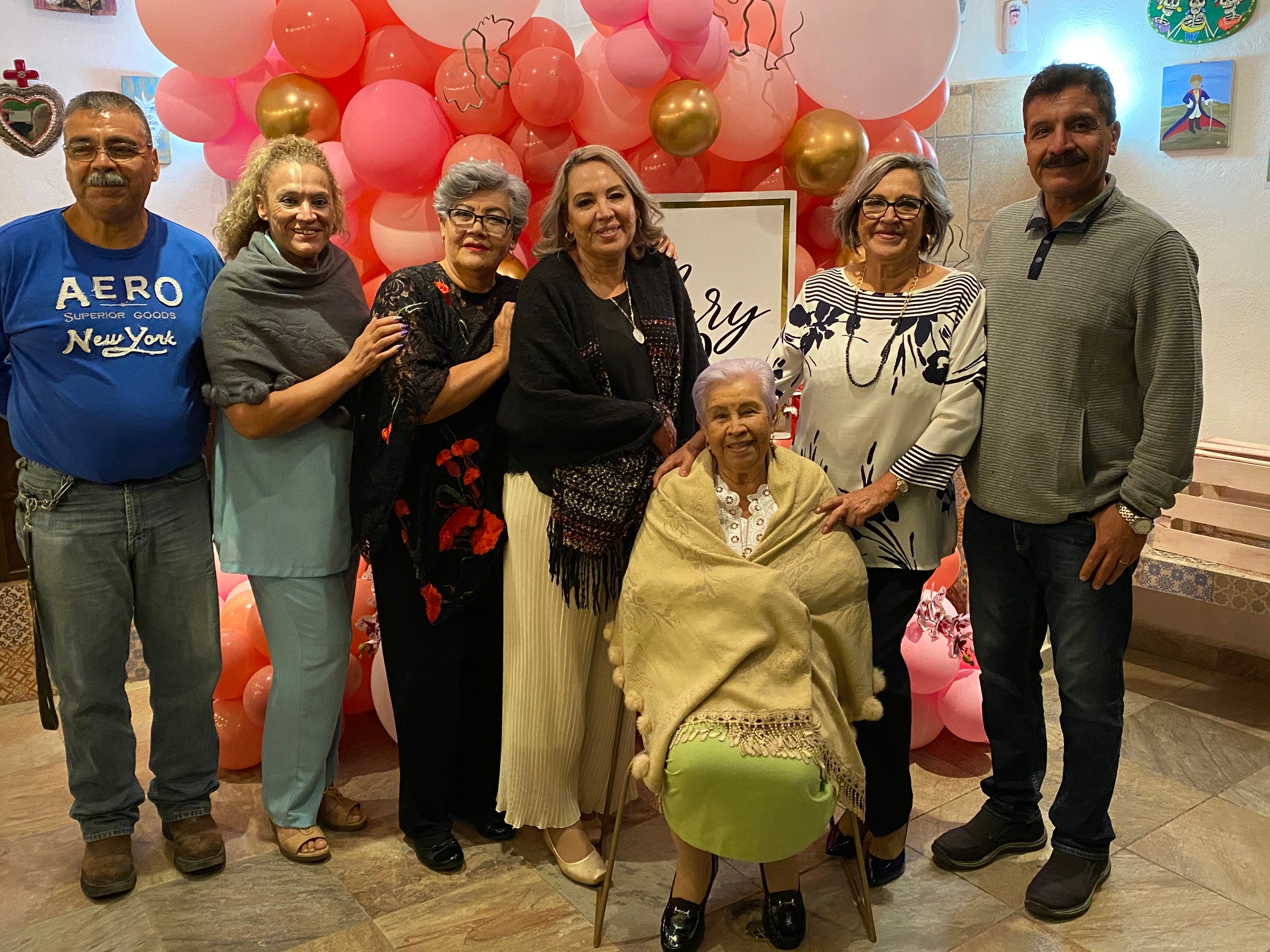 Alejandro, Pilar, Loly, Mary, Socorro Villegas, Yony y Zito Durón.