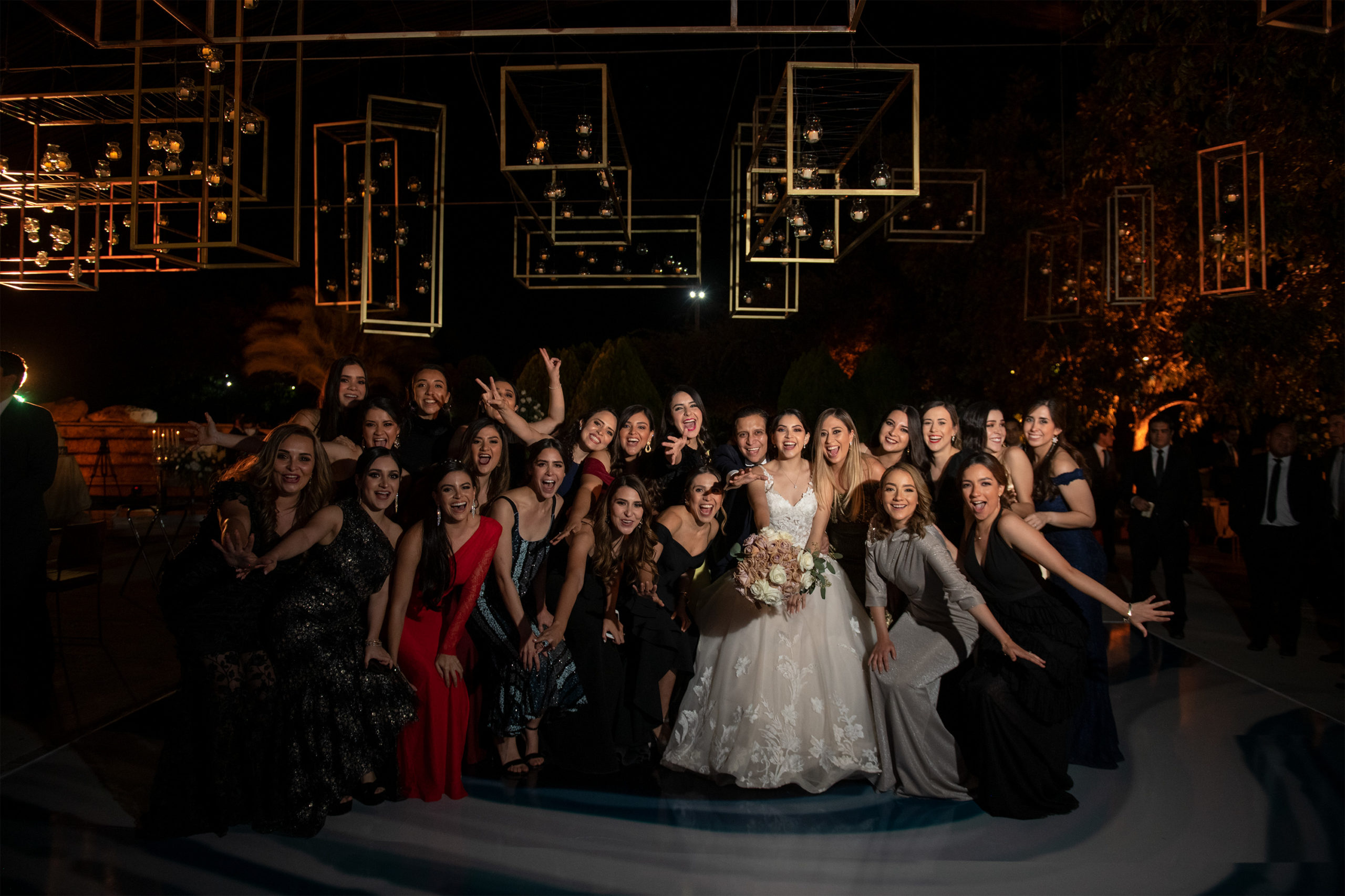 Las amigas de los recién casados hicieron del evento uno muy especial.