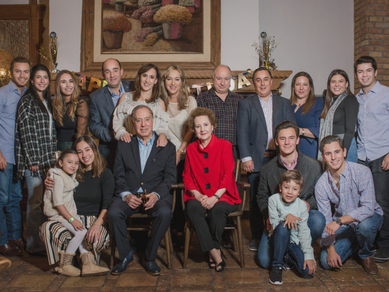 Mario Salinas, Balbina Garza, Estela Salinas, Luis Ayala, Miriam Aguirre de Ayala, Estela Aguirre, Pedro Aguirre, Guillermo Aguirre, Ximena Romo de Aguirre, Elizabeth Díaz, David Salinas, Ximena Aguirre Romo, Miriam Ayala, Pedro Aguirre Castro, Estela García de Aguirre, Mauricio Ayala, Guillermo Aguirre Romo y Alex Ayala.