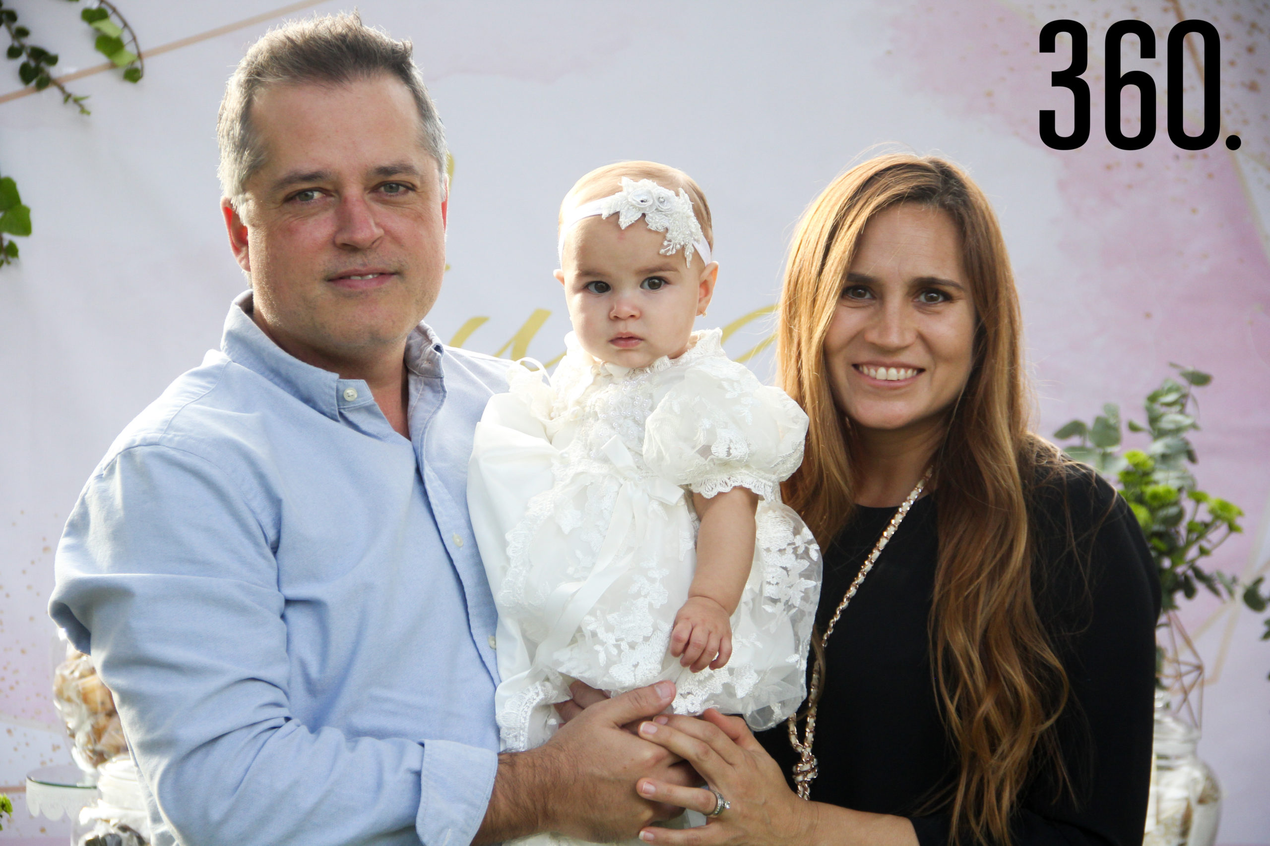 Julia con Rommel Gutiérrez y Ángela Arredondo.