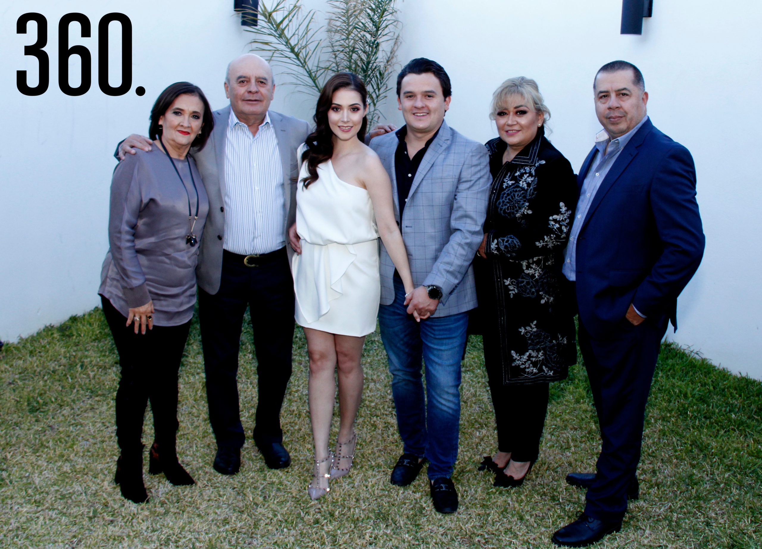 Melanie y Jesús Francisco con sus padres, Luis Vicente Ballinas Cruz, Patricia Ibarra González, María Angélica Valdez Narro y Jesús Francisco Ramírez Sánchez.