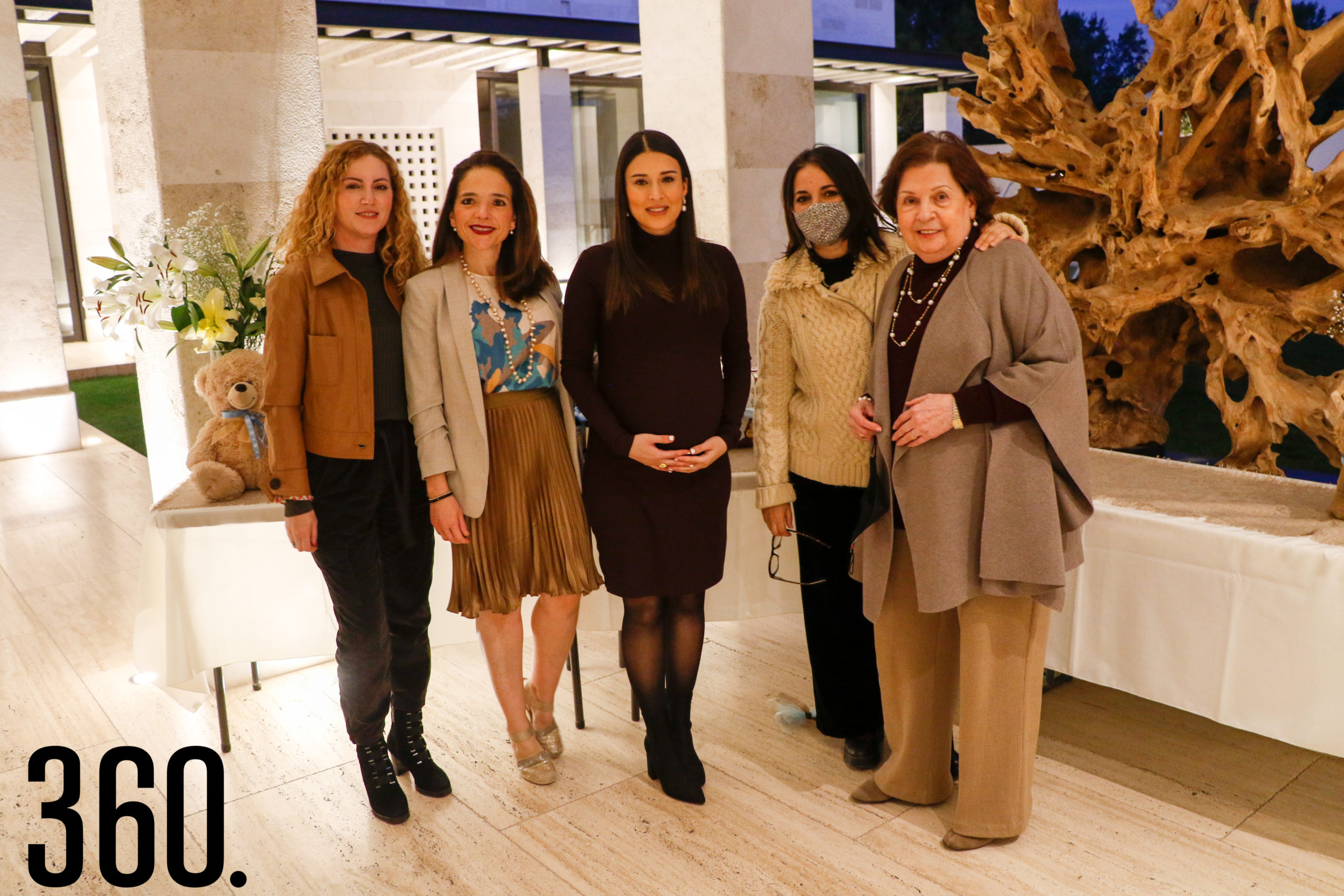 Gabriela Morales, Ale Garza, Verónica Garza, Alejandra Morales y Alejandrina de Morales.