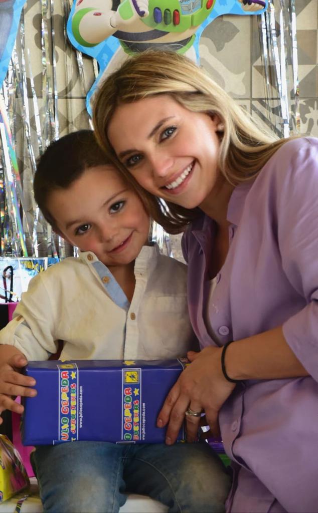 El festejado con su mamá Ana Lucía.