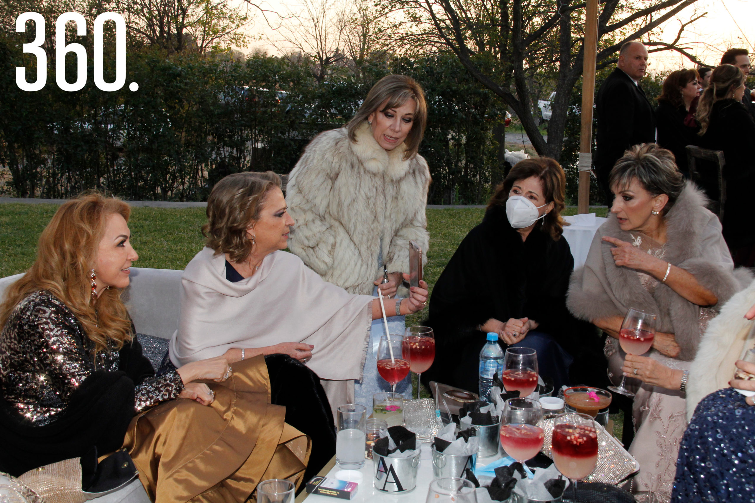 Karla Aburto, Ana María López, Cecilia, Bony Padilla y Noris de Arzamendi.