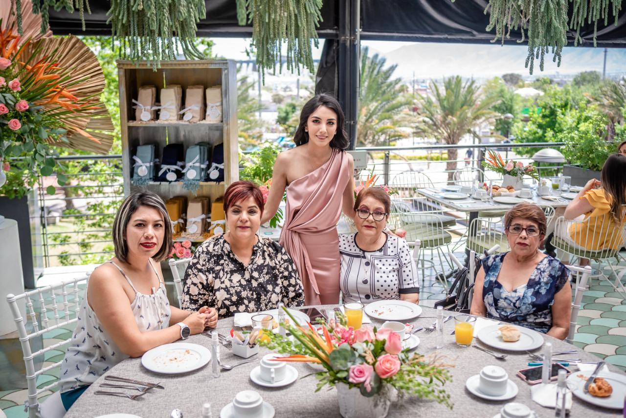 Edda Ramos, Silvia Rodríguez, Paola Rodríguez, Lourdes Rodríguez y Reina Rodríguez.