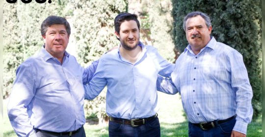 Alejandro Dávila acompañado de su suegro Sergio Arsuaga y su papá Alejandro Dávila.