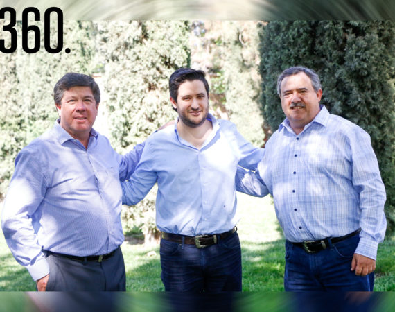 Alejandro Dávila acompañado de su suegro Sergio Arsuaga y su papá Alejandro Dávila.