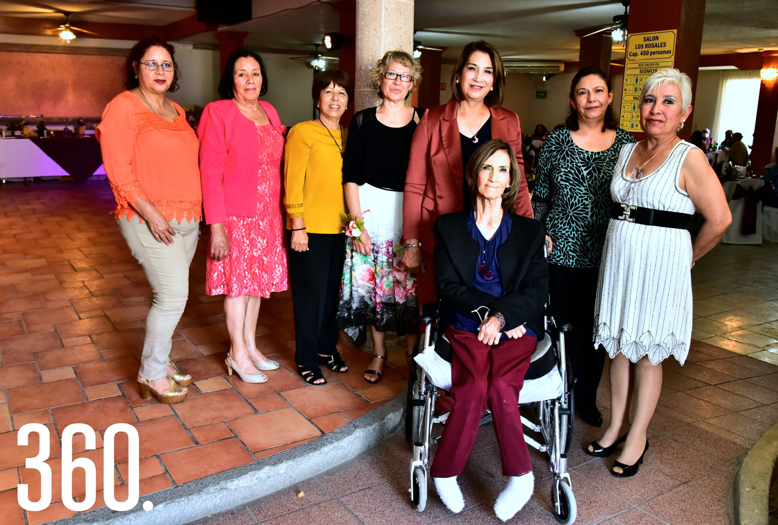 Sanjuana Castillo Colunga con sus amigas del futbol.