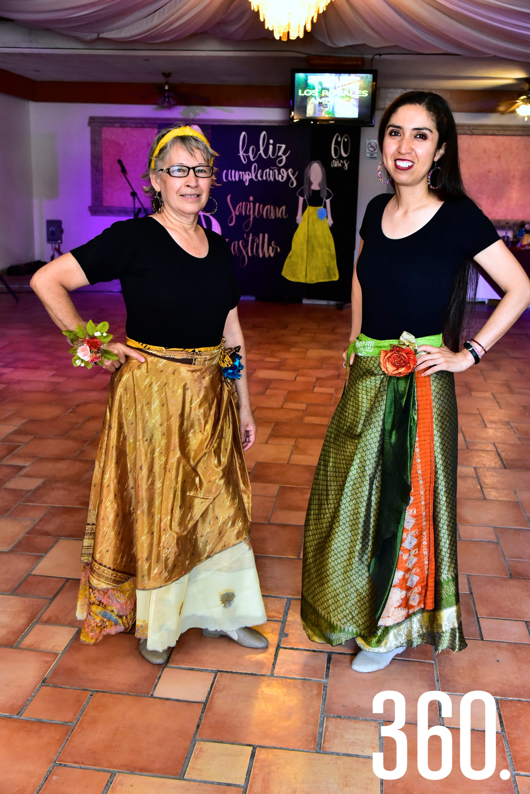 Sanjuana Castillo con su maestra de danza, Corina Avilés Dávila.