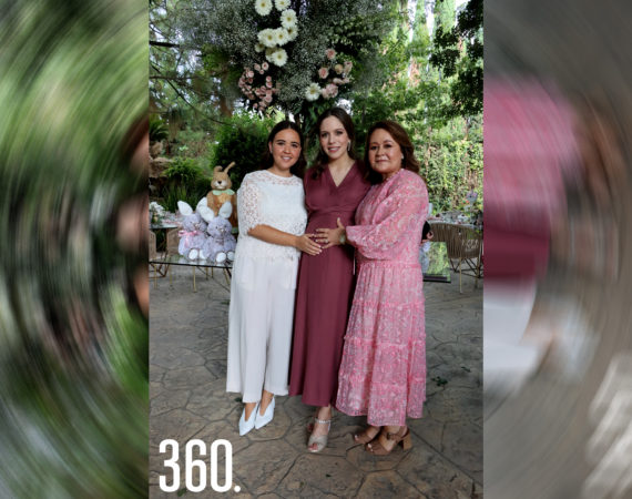 Magdis López y Magdis Cárdenas de López organizaron el festejo prenatal para Natalia Peña.