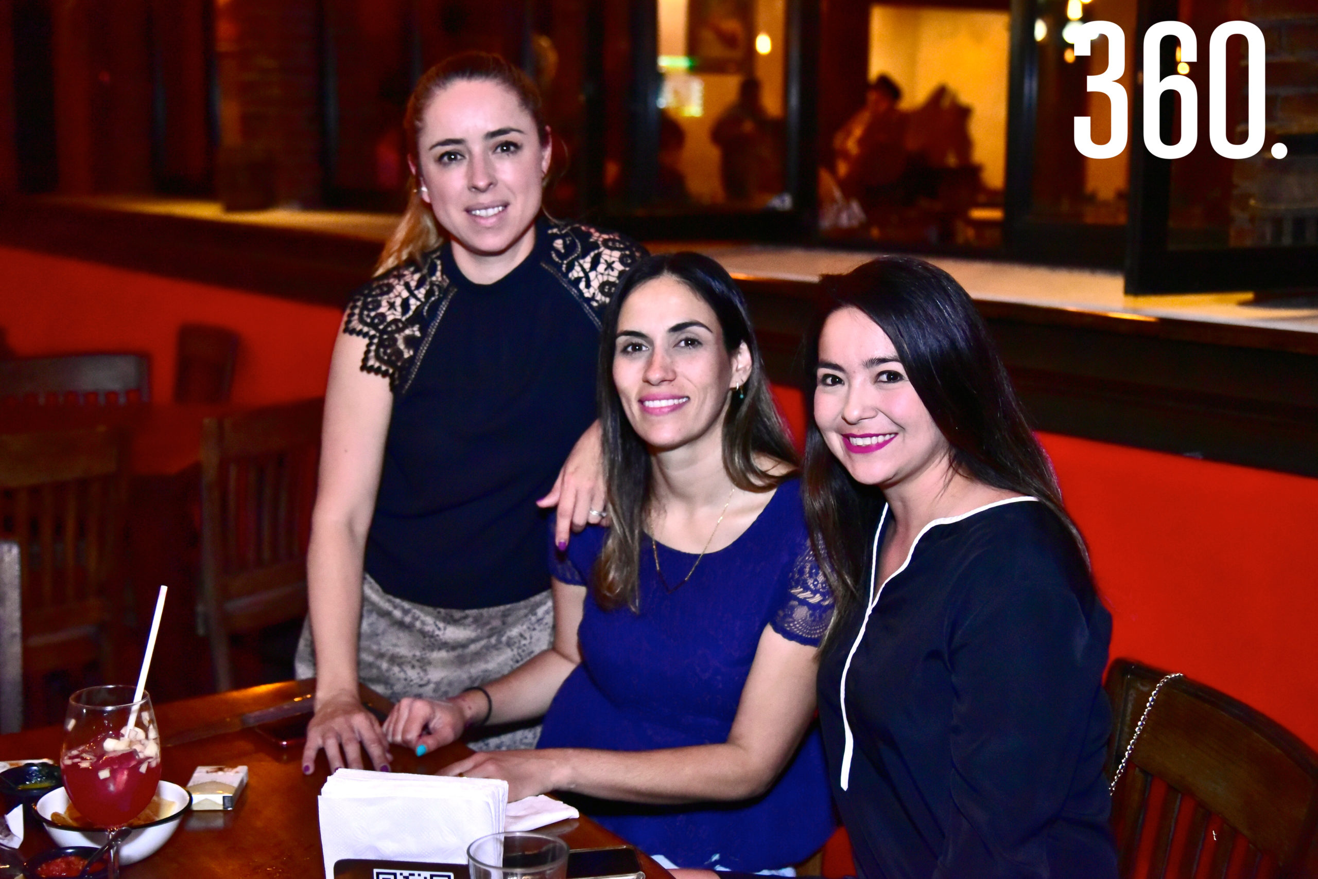 Faby Ferretiz, Luz María Bayardo y Ade González.