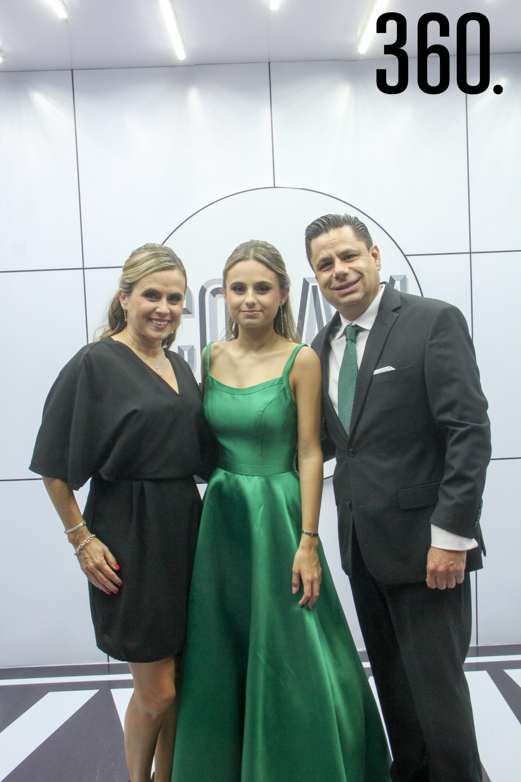 Charo del Bosque, Valeria López y Raúl López.