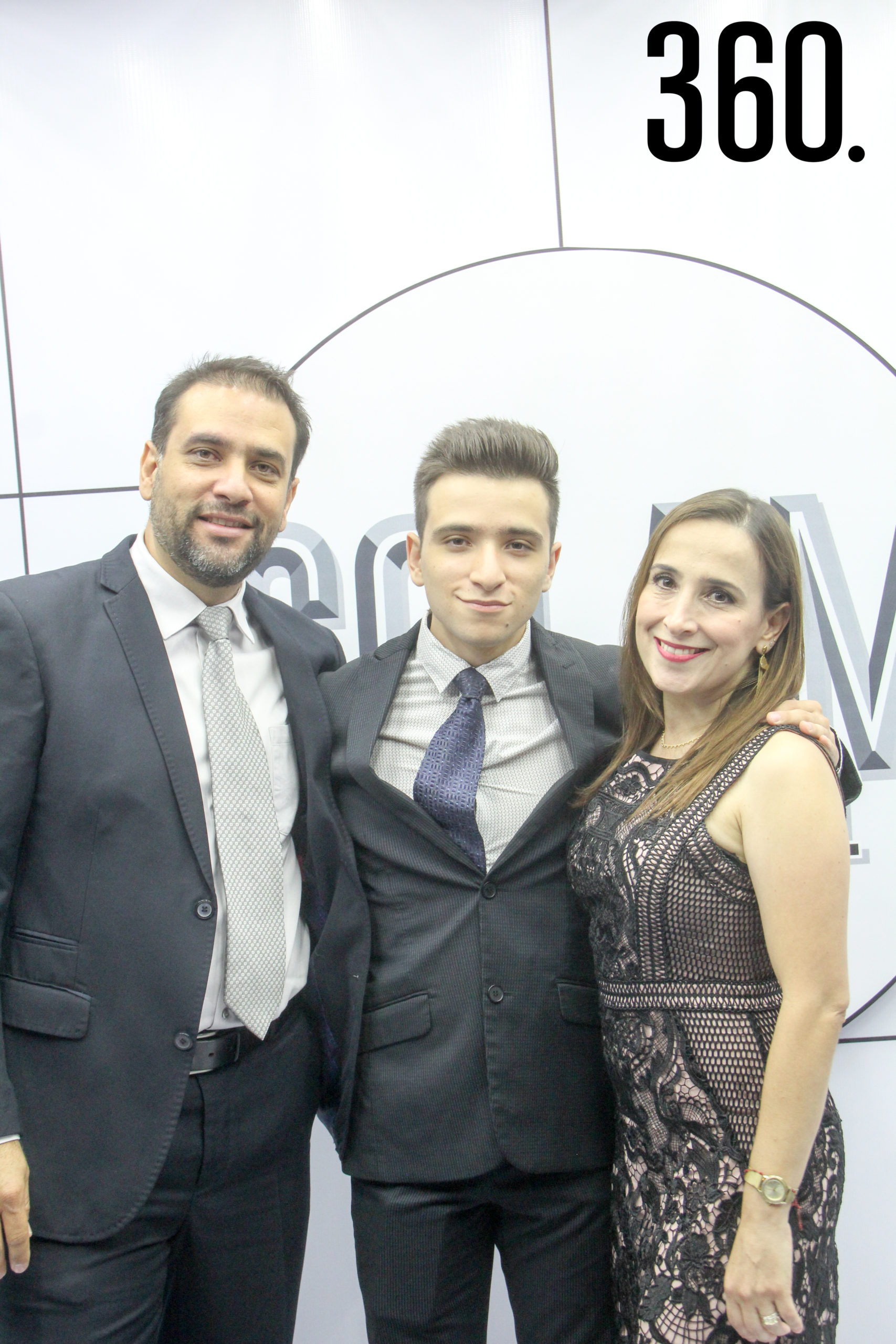 Raúl Mendoza, Diego Mendoza y Nury Hermosillo.