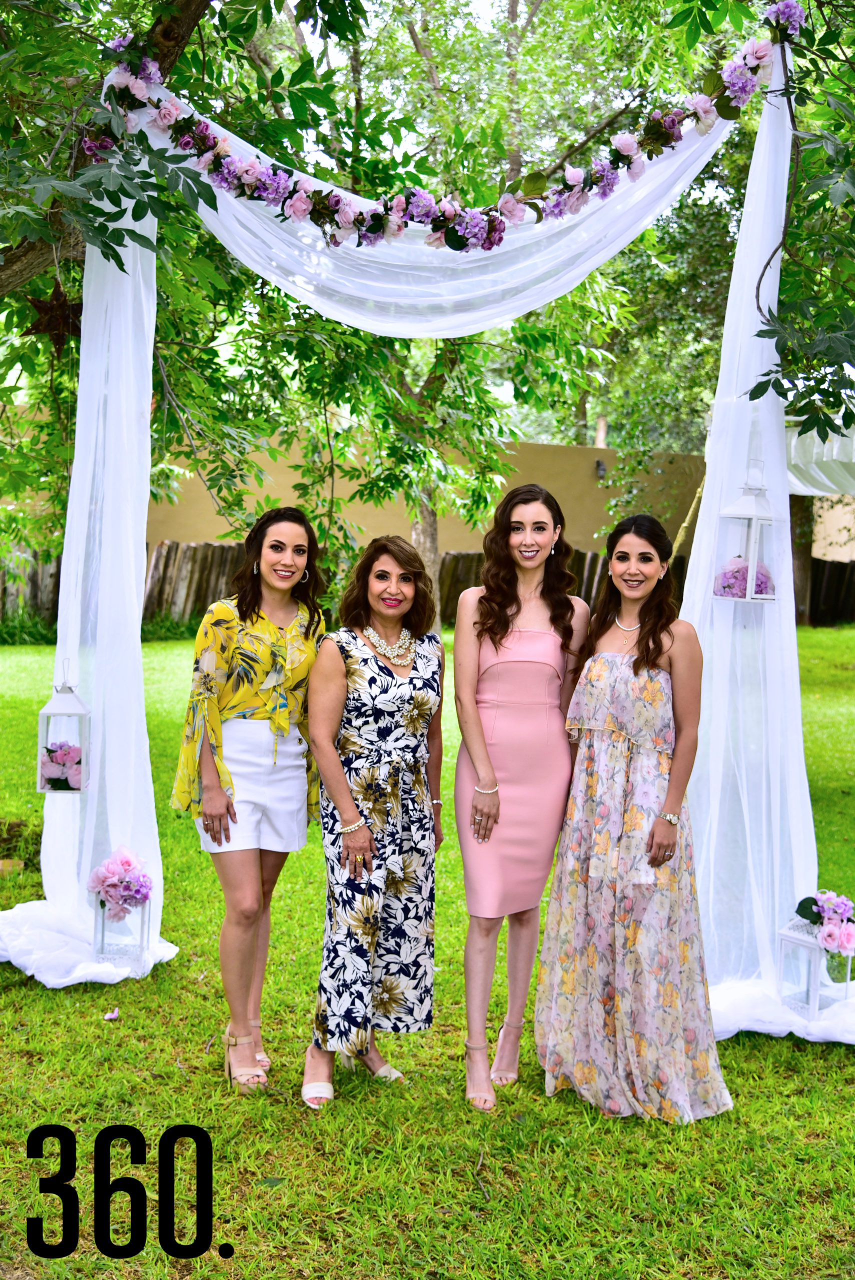 Sofía Elguezabal con las organizadoras, Karla Treviño, Martha Mireya Munguía y Daniela Treviño.