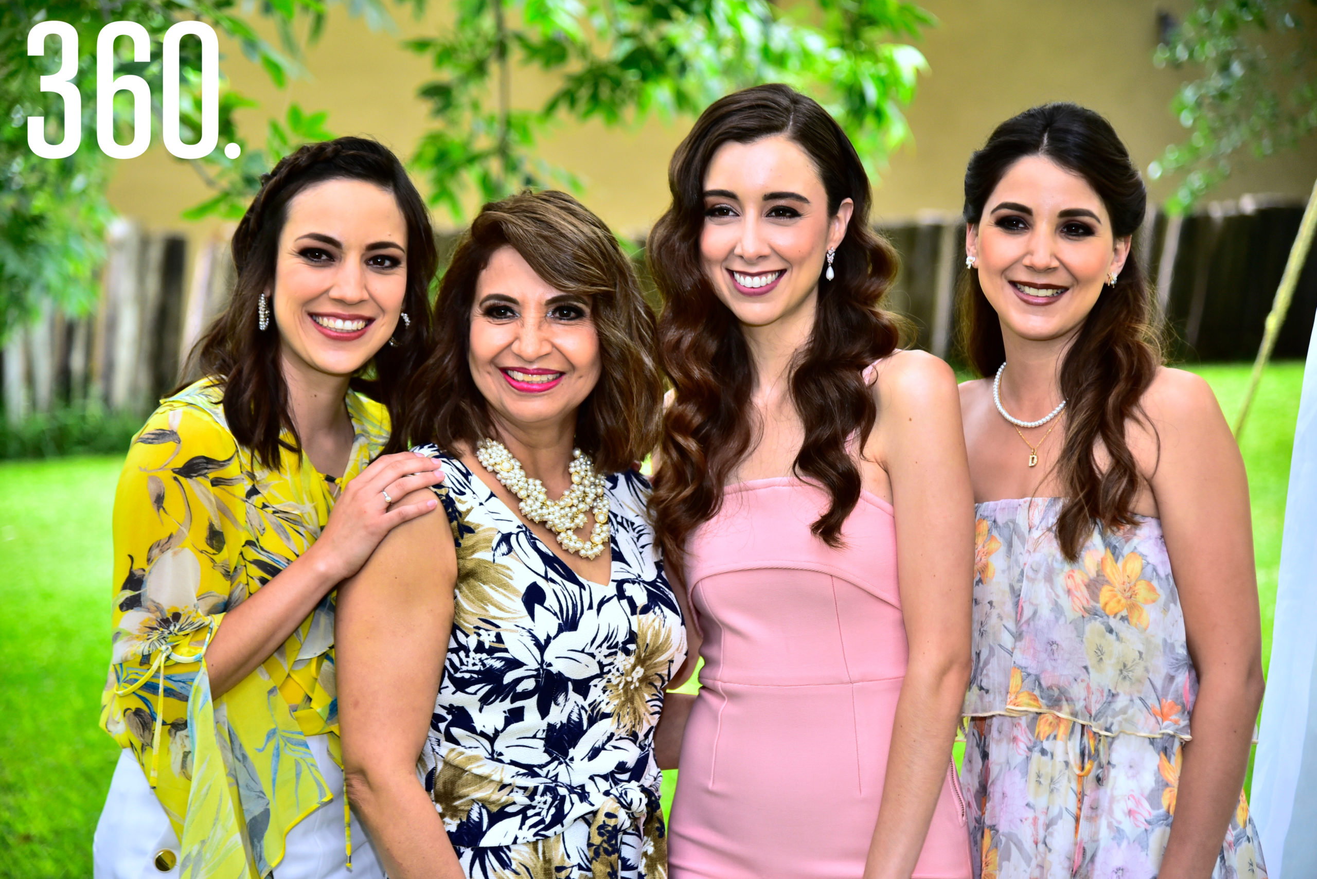 Sofía Elguezabal con las organizadoras, Karla Treviño, Martha Mireya Munguía y Daniela Treviño.