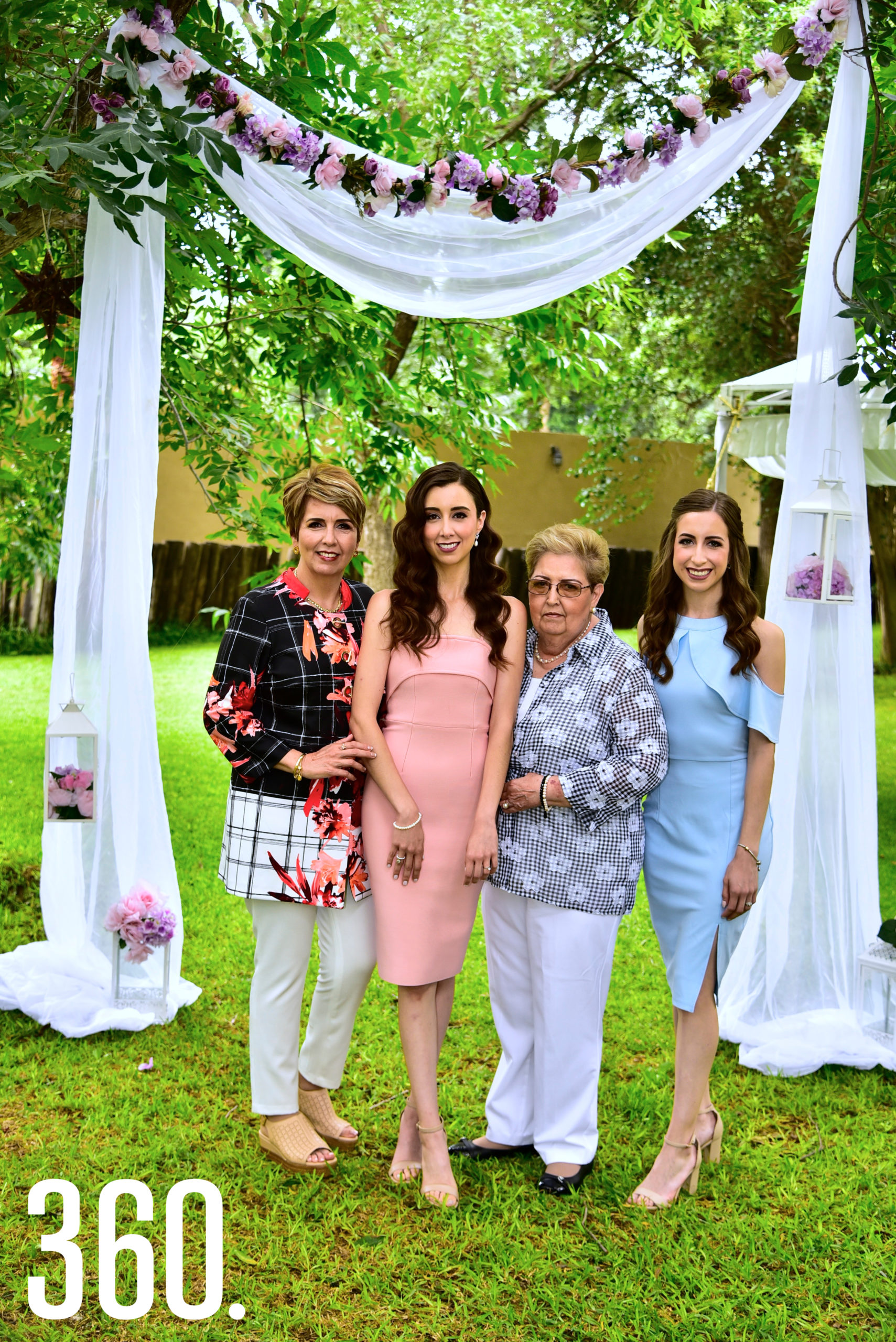 María Ofelia Esquivel de Elguezabal, Sofía Elguezabal, María Ofelia Elizondo de Esquivel y Valeria Elguezabal Esquivel.