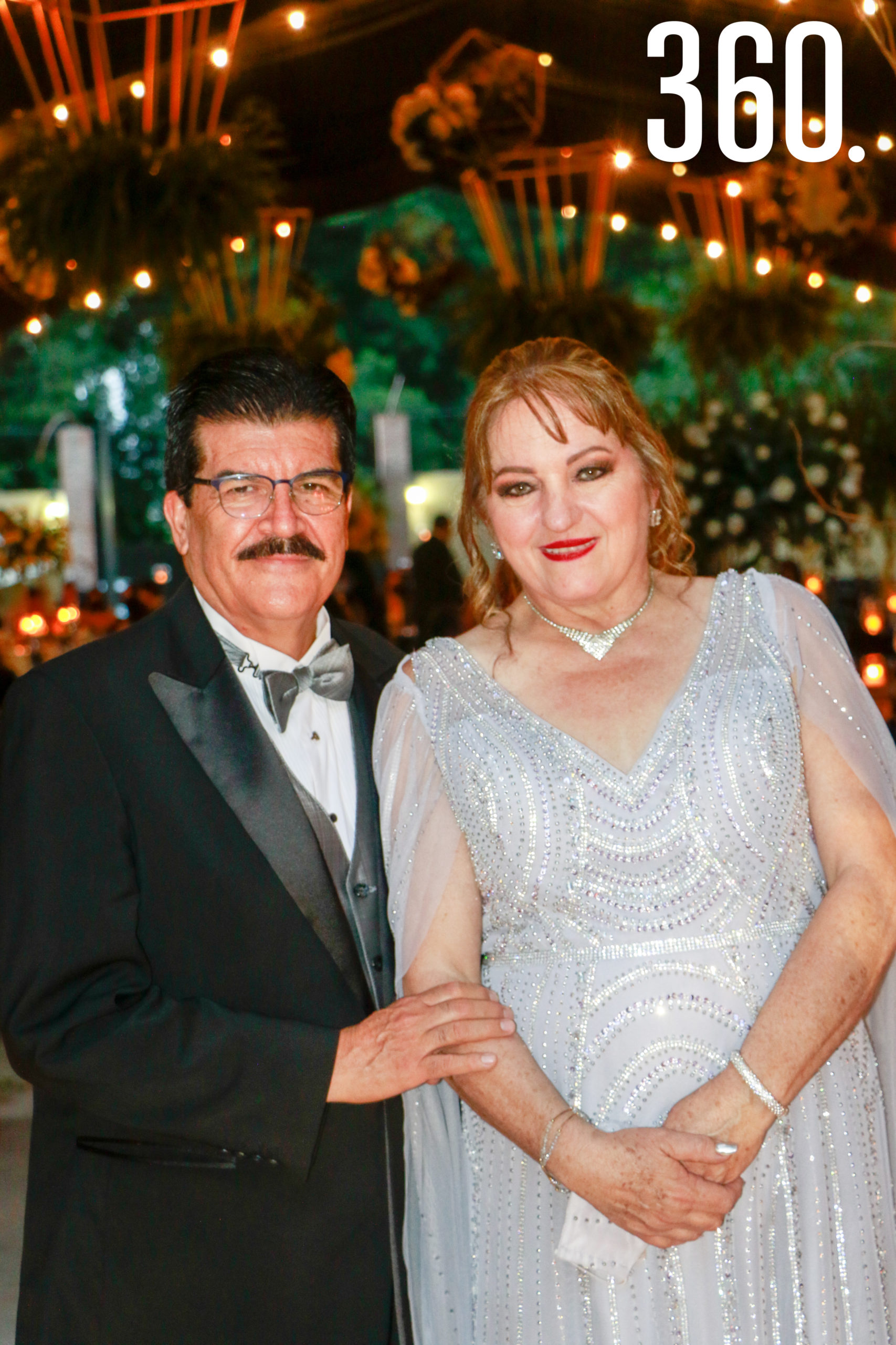 Gaspar Reyes y Sandra Peart, padres del novio.