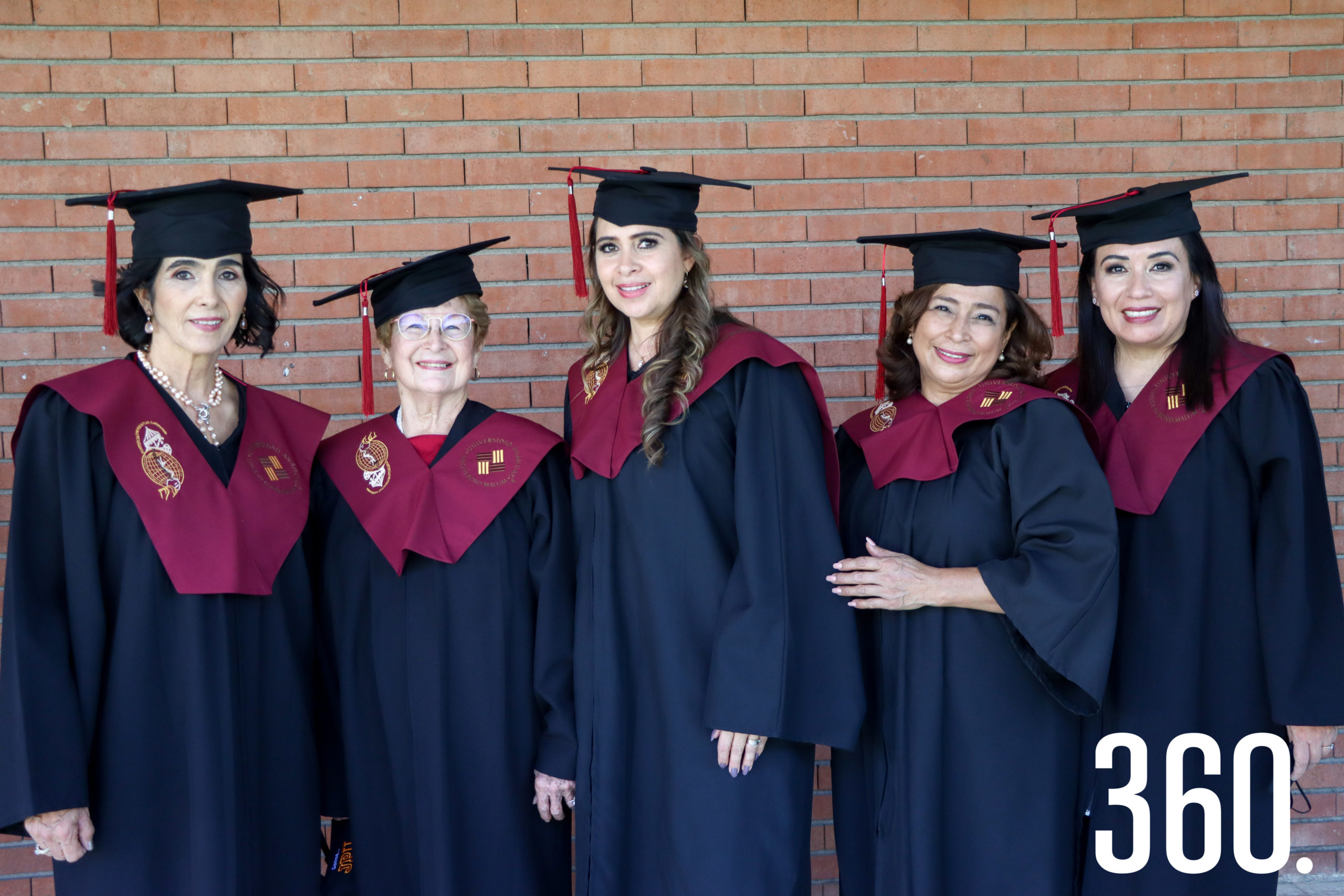 Juana María Ramírez, Elodia López, Vero Valdés, Genoveva Torres y Sugeith Ramos.