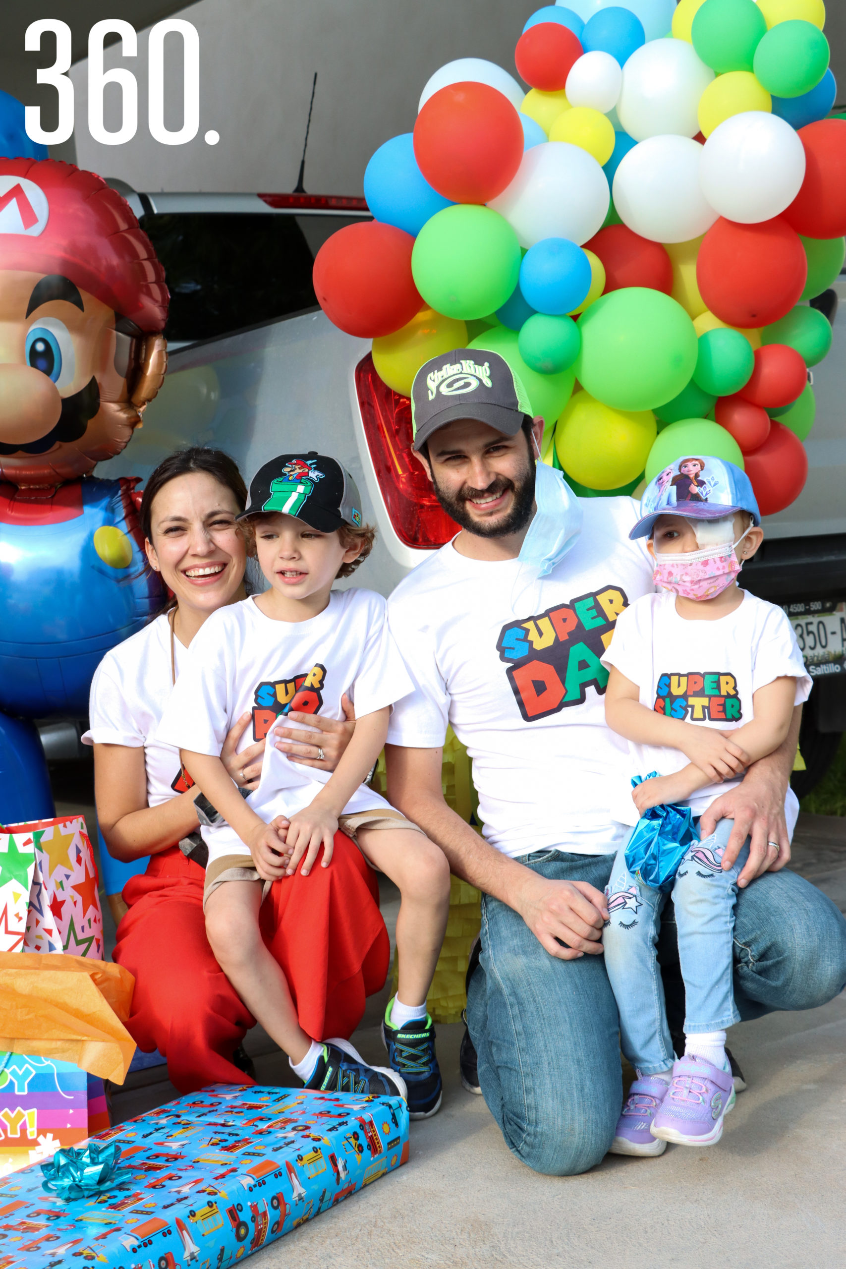 Polo con sus padres y hermana, Karla Treviño, Polo Herrera y Ana Karla Treviño.